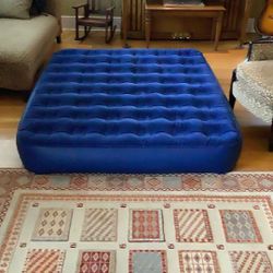 Coleman Queen Size Inflatable Mattress With Pump