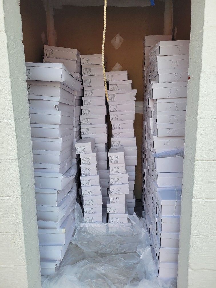 Lot Of 100 Heels