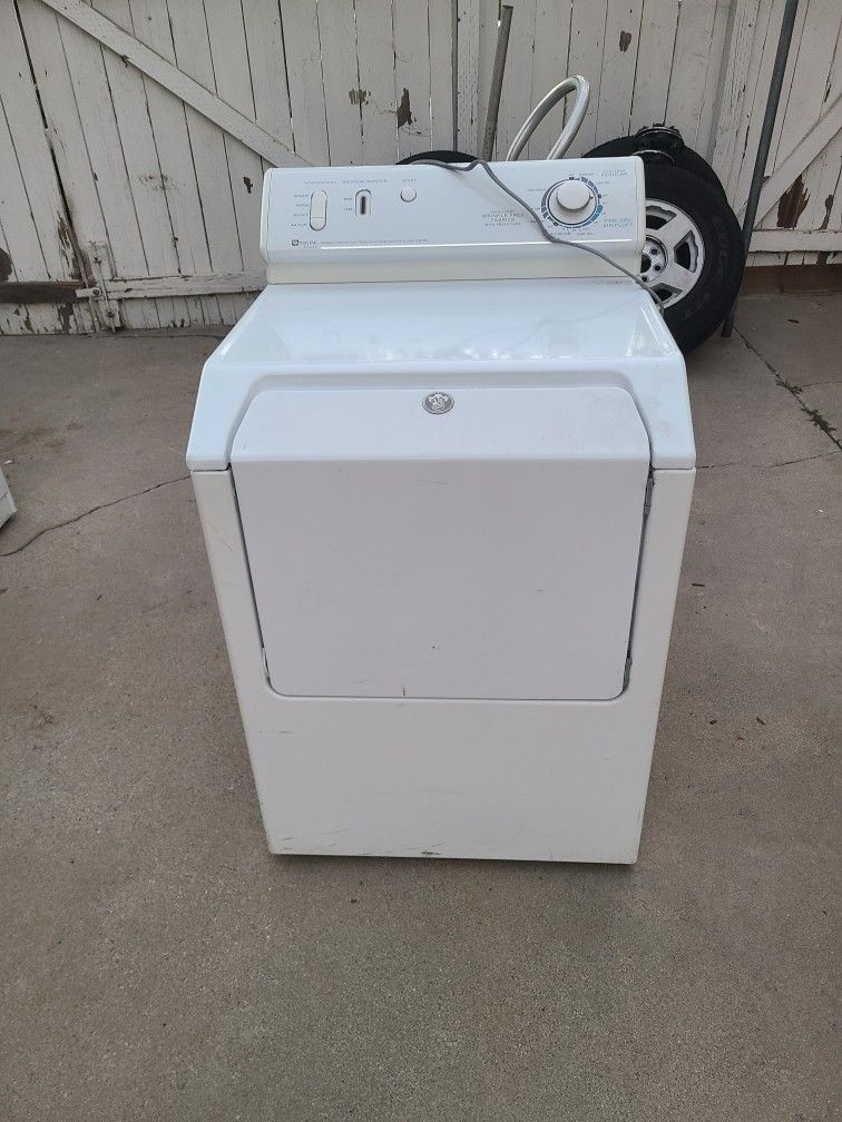 MAYTAG Gas Dryer In Great Working Conditions