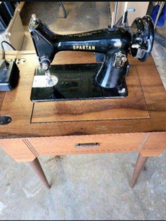 🔥 Antique Spartan Sewing Machine W/ Table