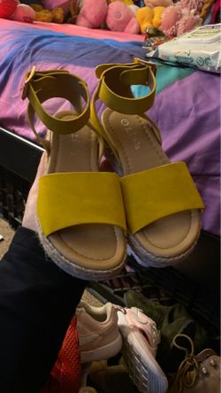 Girl wedges size 11c