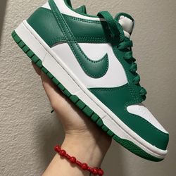 Nike Dunks 