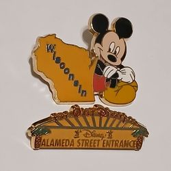 2002 Disney Mickey Mouse Pinback • Wisconsin