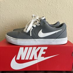 Nike Tennis Shoes  Size 6.5