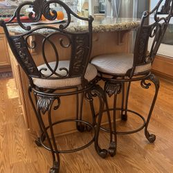 2 Bar Stools 