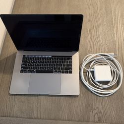 2017 MacBook Pro 15" - 16GB RAM - i7 (Flexgate Screen Issue)