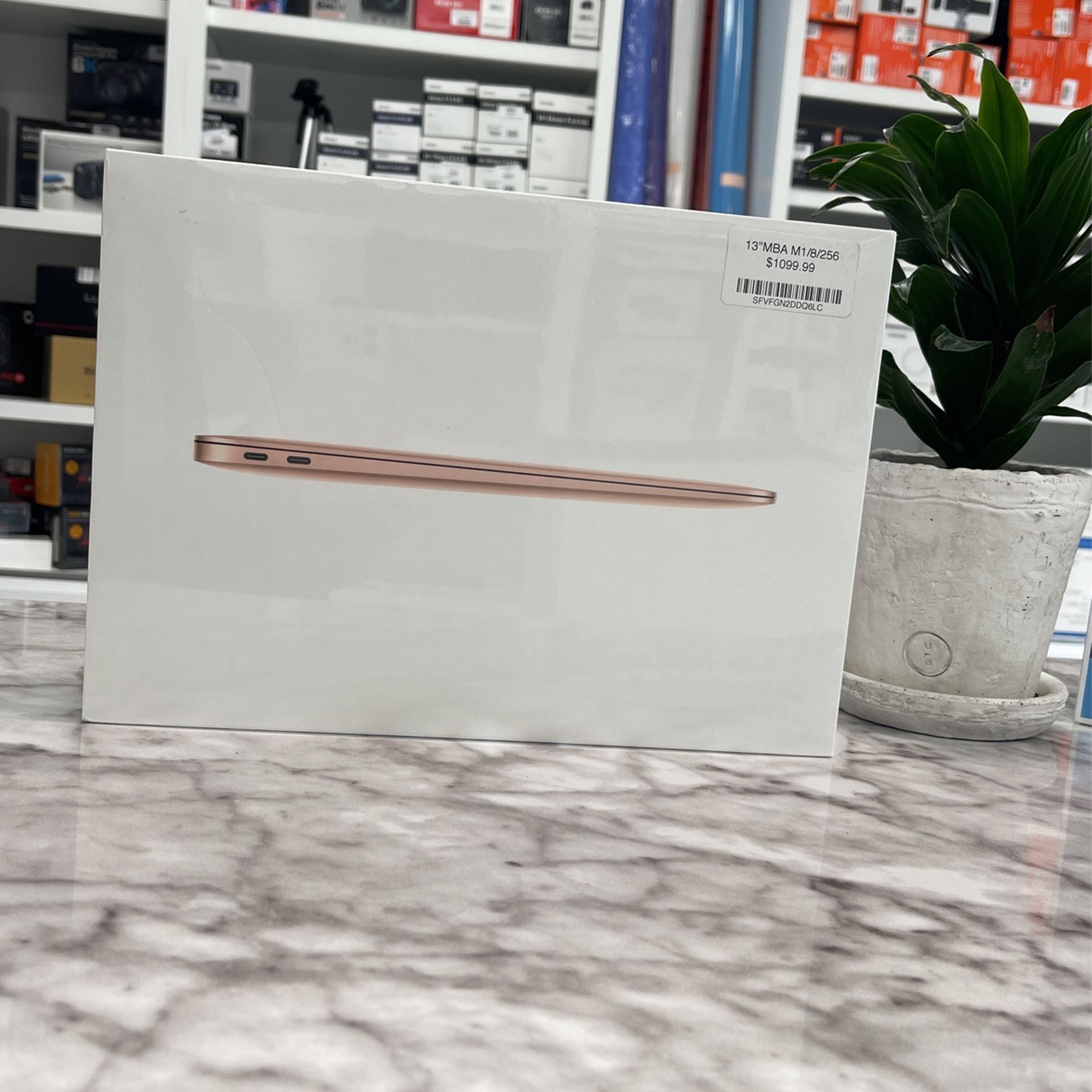 MacBook Air 13 Inch w/ M1 Chip 256 GB SSD Rose Gold (READ DESCRIPTION)