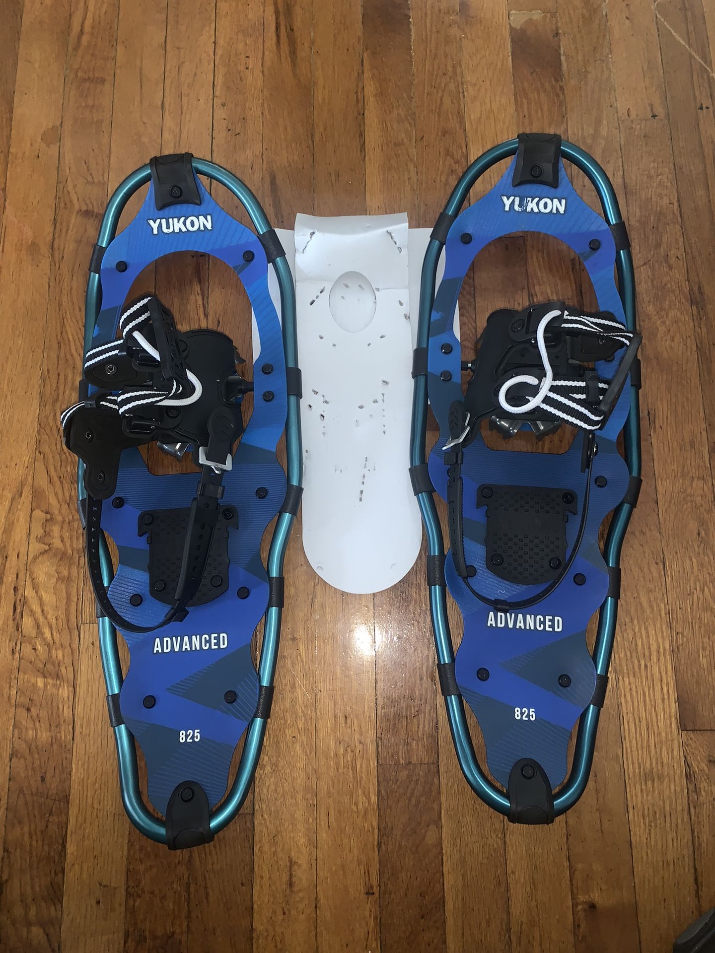 Yukon Charlie's 825 Advanced Snowshoes W/ Poles