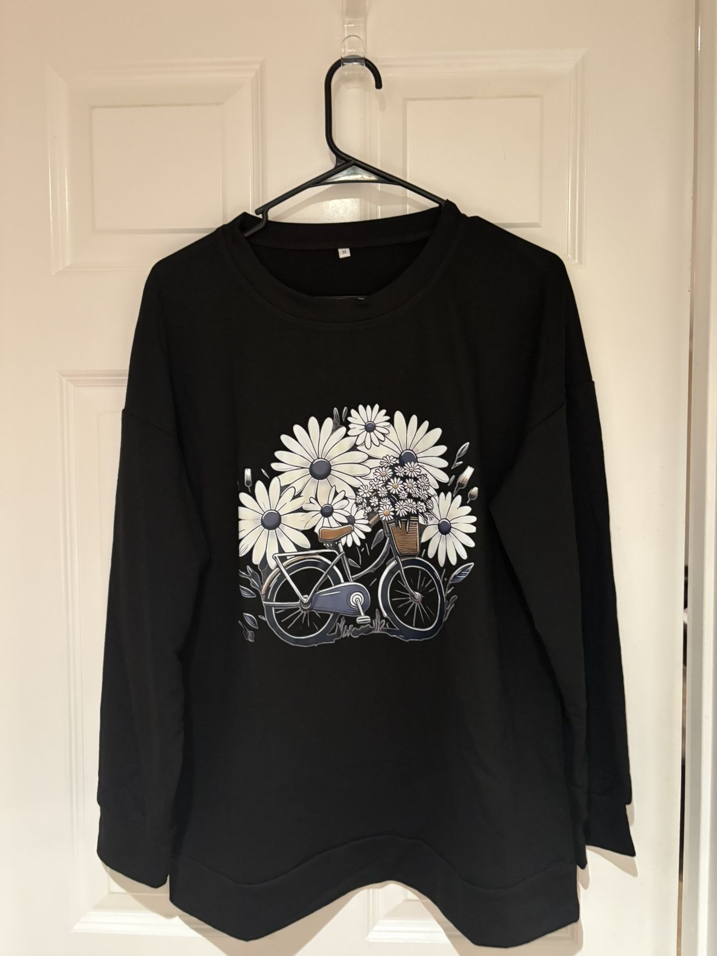 Women's crew neck. sweatshirt. Soft Polyester, Long Sleeve, Round Neck Pullover for Spring & Fall. Size Medium. New. No tag/no brand.