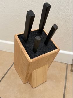 Knife block w/ 4 knives