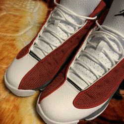 Jordan Red Flint 13’s    Size8