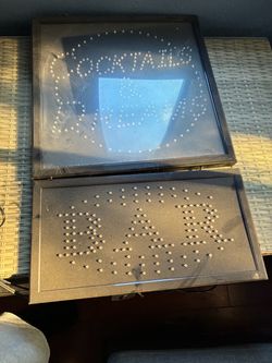 Cocktails Bar LED Light-Up Sign