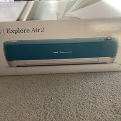 Cricut Explore Air 2 with Vinyl And Iron-on Pack