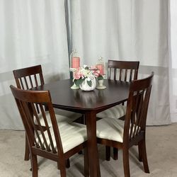 Classic Dining Table With 4 Chairs 