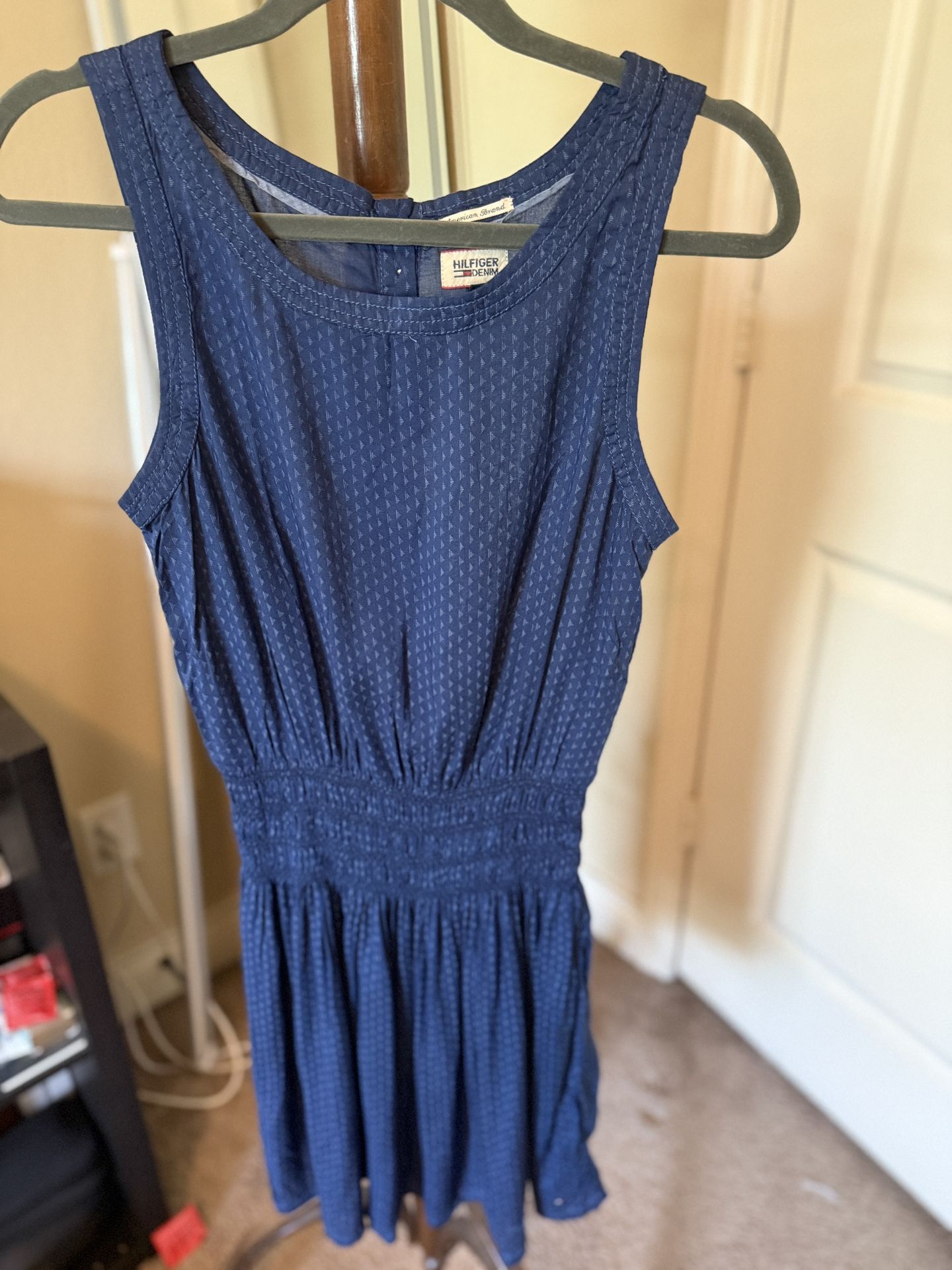 EUC Tommy Hilfiger sleeveless soft cotton dress with elastic waist- size XS