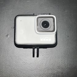 GoPro Hero 7 White w/ 128gb SD card