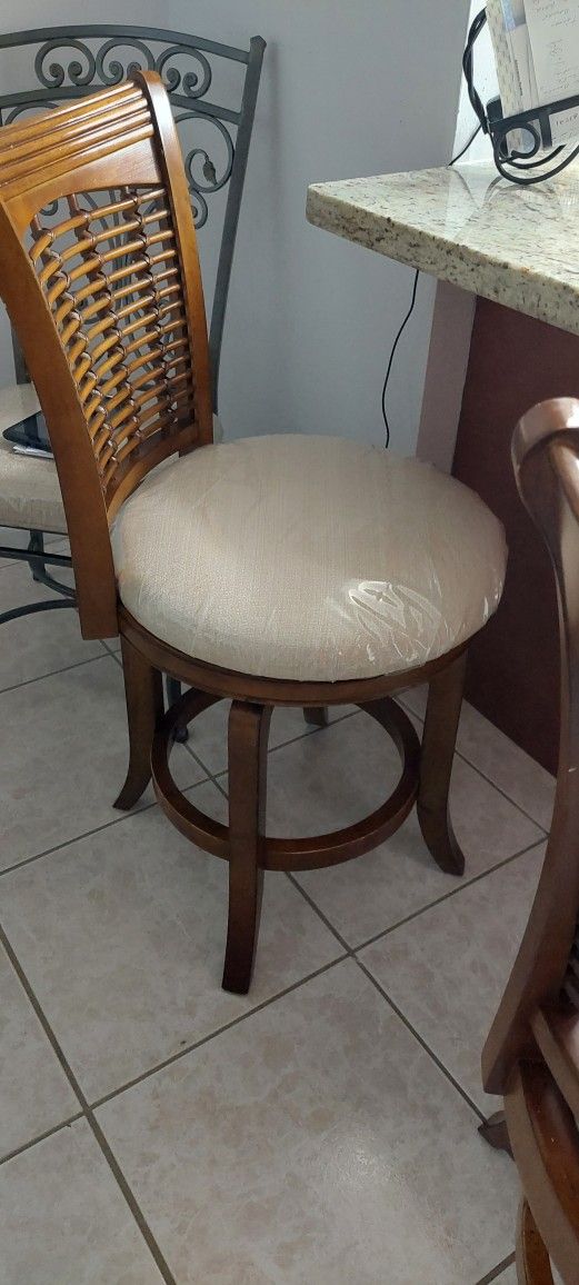 Bar Stools Set Real Wood 22 Inches To The Seat 29 High Total Real Wood $80