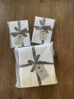 New West Elm Linen Duvet Set (full/queen)