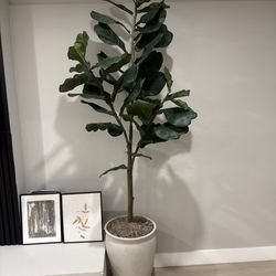 Artificial fiddle leaf fig tree