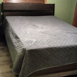 FREE: Queen Size Bed&&Bedframe