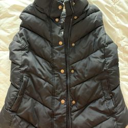 Gap Women’s Small Black Puffer Vest  