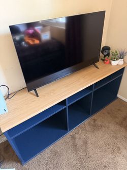 Desk & TV