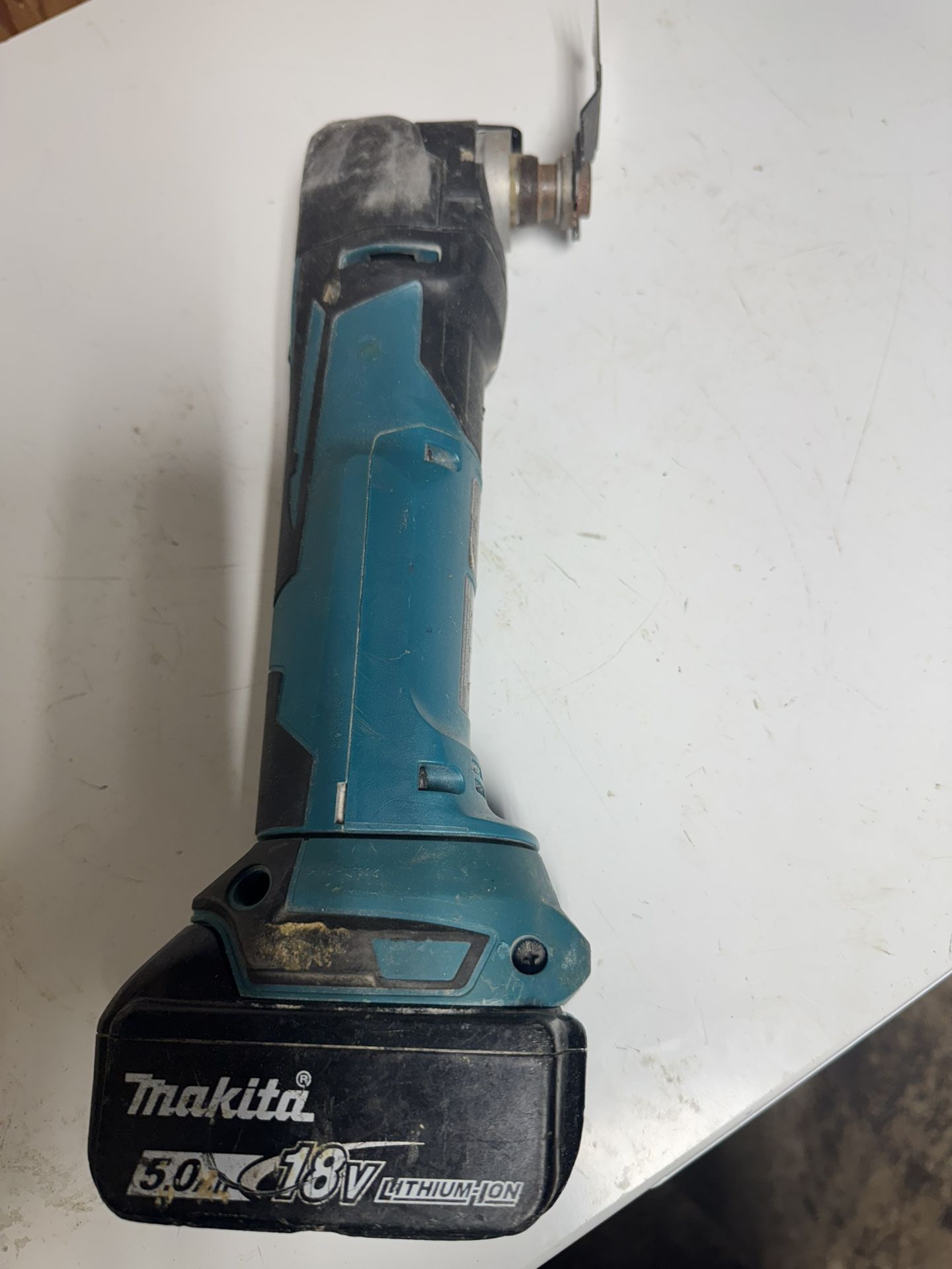 Multiuso Makita 5.0 Batería No Cargador