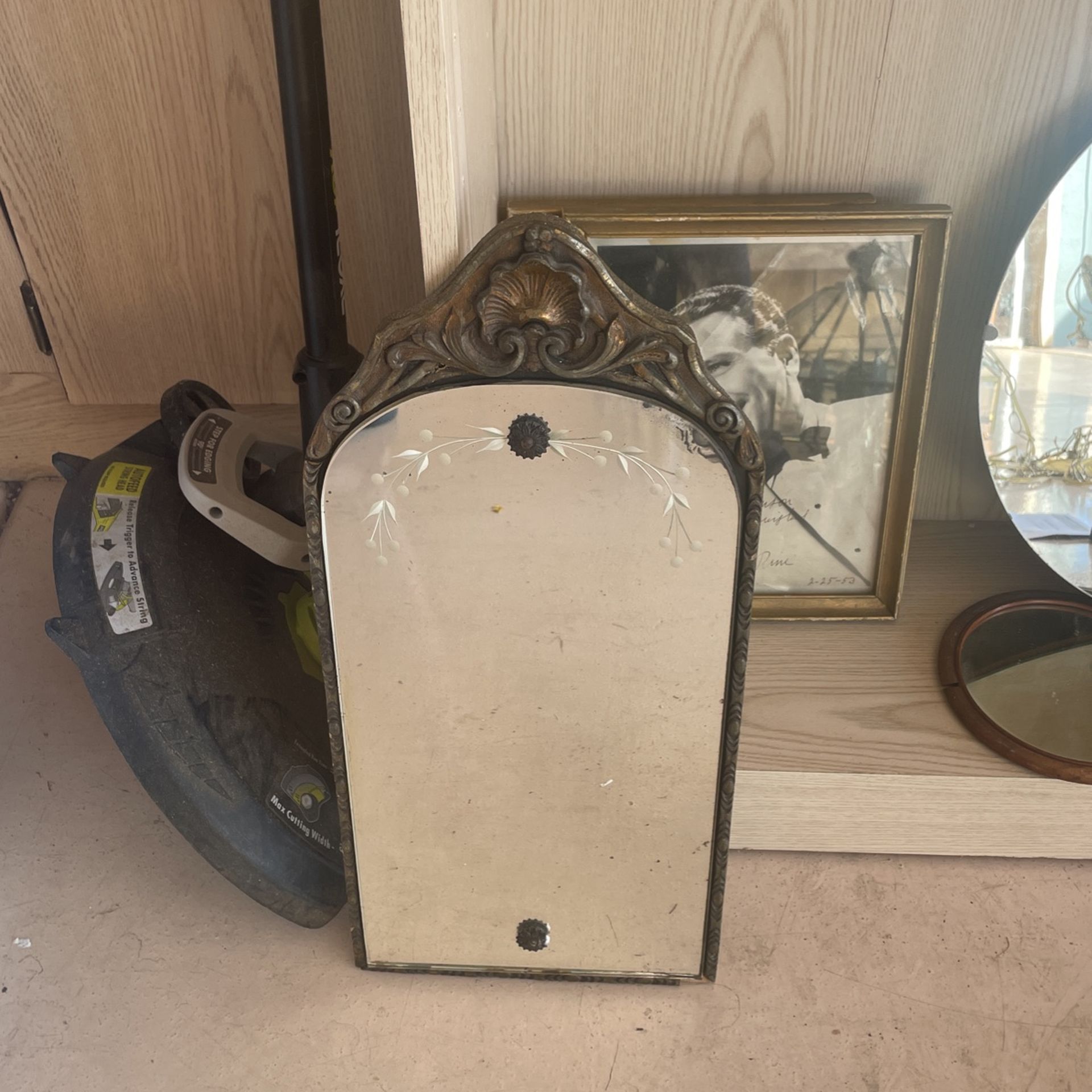 Antique Mirror And Antique Shaving Mirror With Round Mirror