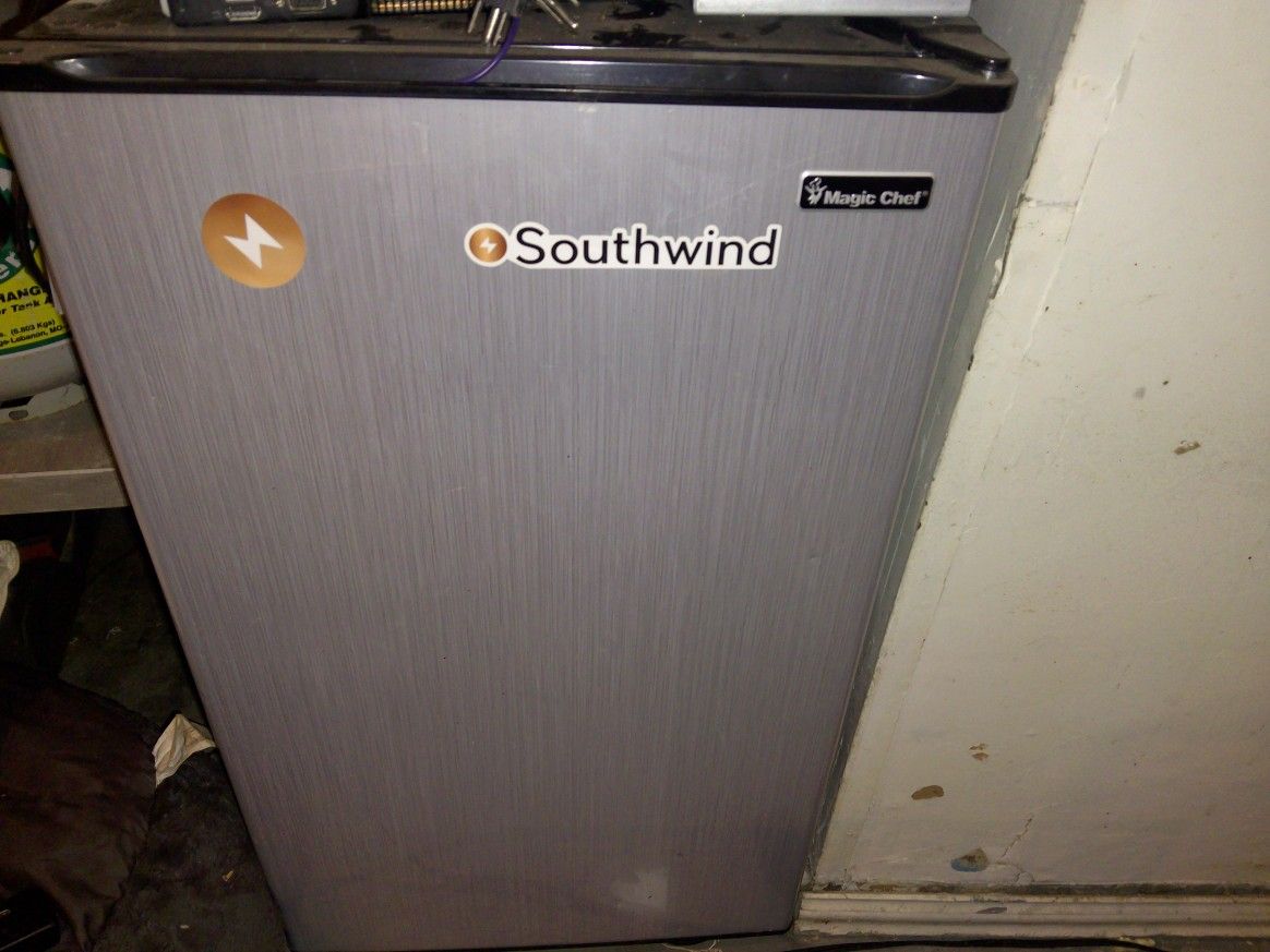 South wind Magic Chef Mini Fridge