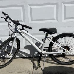 Trek FX Series Kid's 24" Wheel 7 Speed Bike Bicycle Shimano Shifter Kickstand White Color Kids Bike