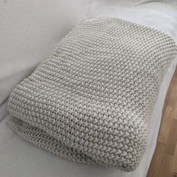 King size cable knit blanket / comforter
 cream / light taupe color
Heavy blanket - could possibly work for weighted blanket