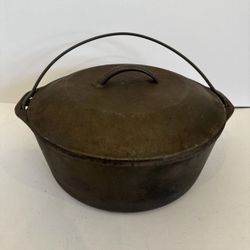 Antique 10" CAST IRON  DUTCH OVEN Not Marked Wagner? Signs Of Use & Age As Is