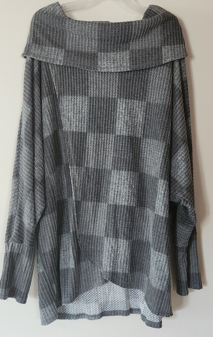 LULAROE LARGE GRAY WOMANS WRAP SWEATER