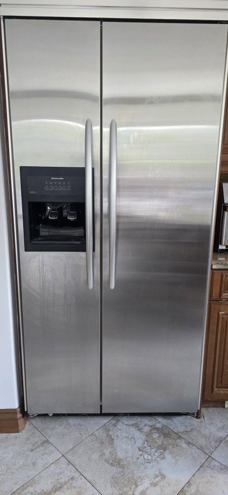 Free. Refrigerator