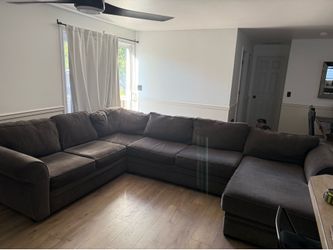 Sectional couch with chaise