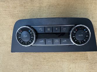 Mercedes ML350 Air Conditioning Panel 2012