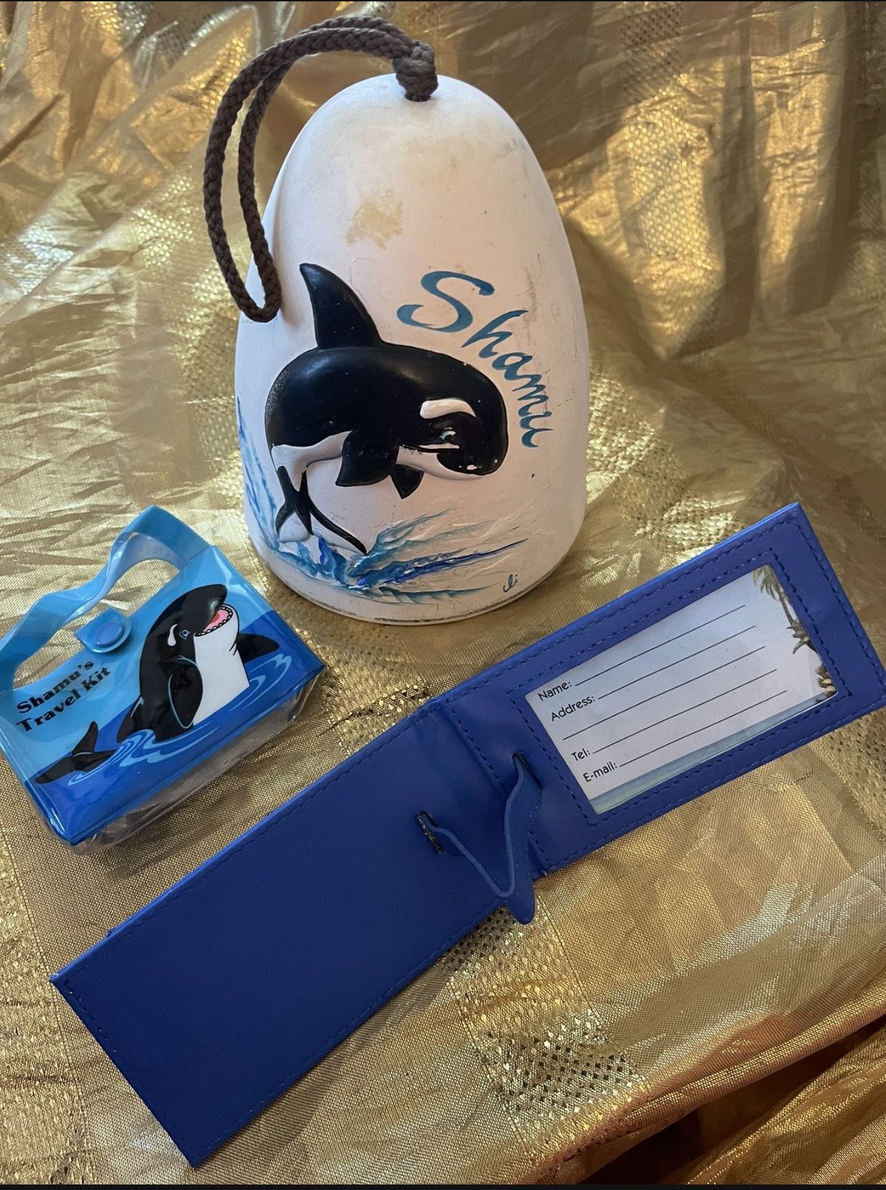 SEAWORLD SHAMU HANGING BELL AND SHAMU COIN PURSE AND SEAWORLD BLUE