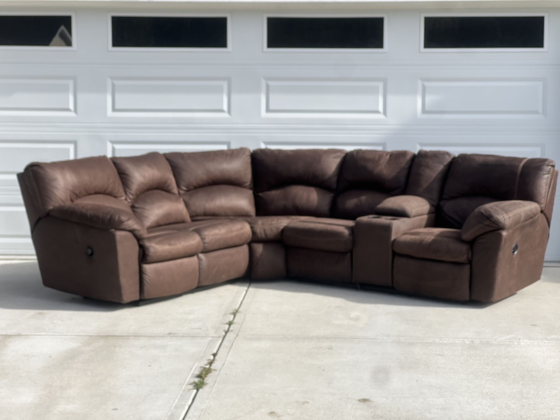 ⚪️ Tambo Reclining Sectional by Ashley Furniture