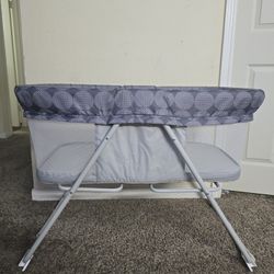 Foldable Rocking Bassinet