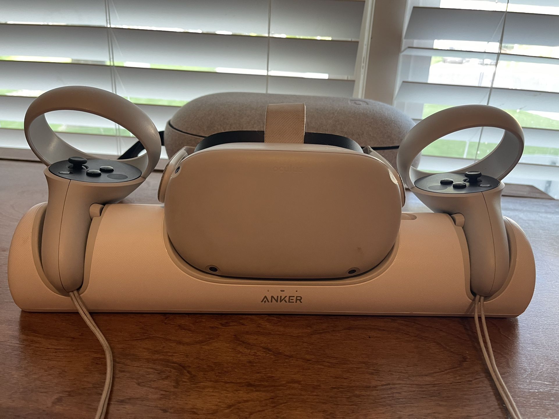 Oculus Quest 2 With Charging Base And Oculus Case