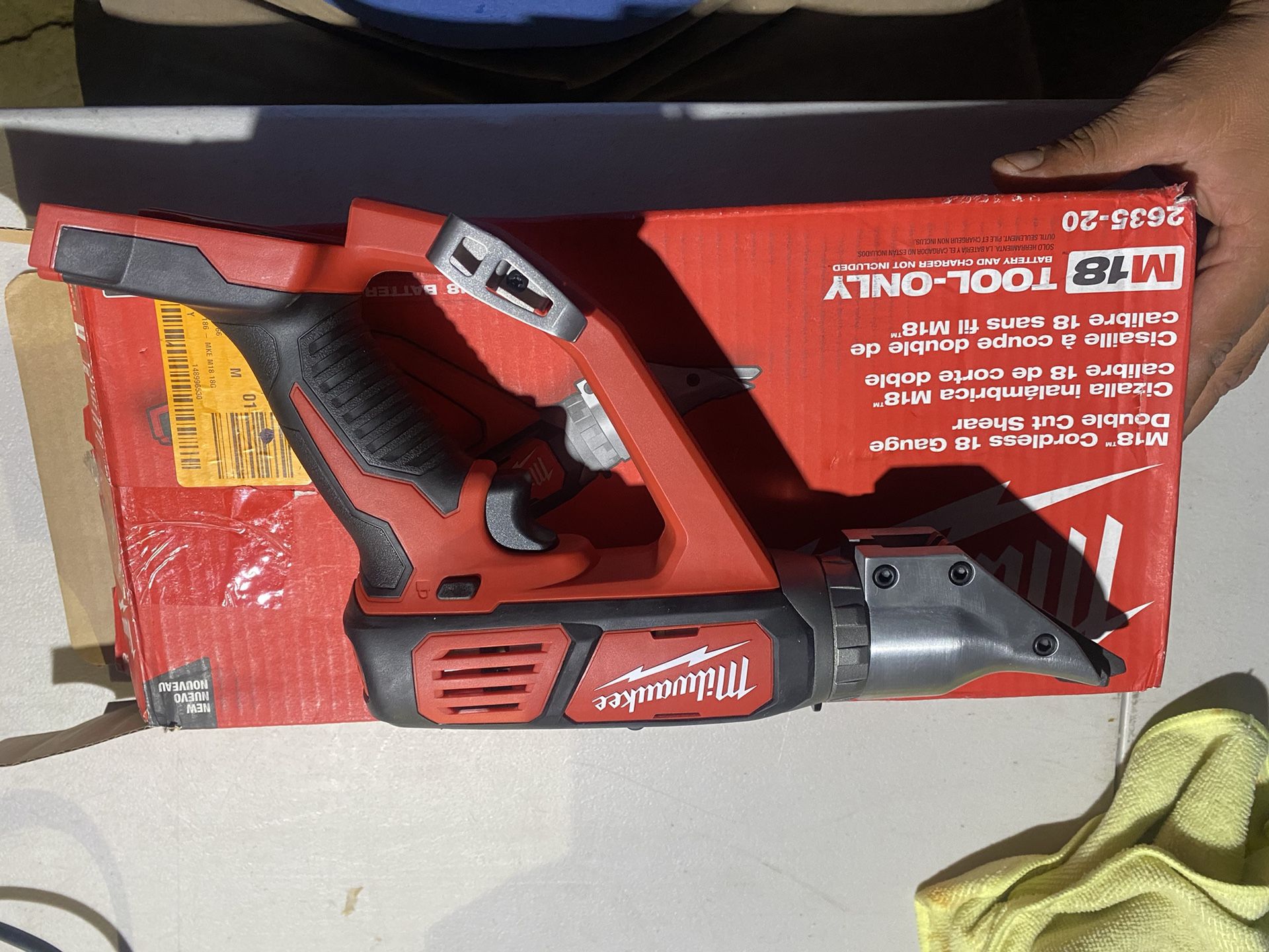 Milwaukee M18  Cordless 18 G Double Cut Shear Tool Only