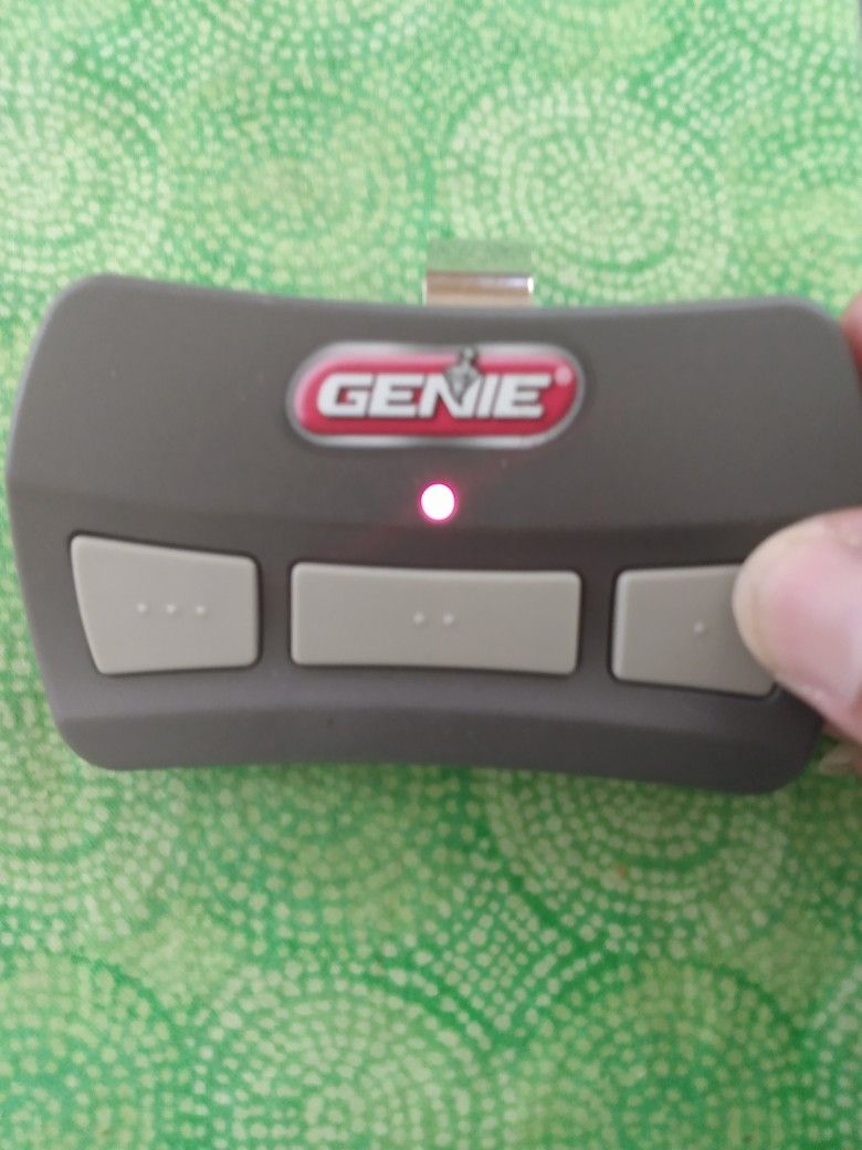 GENIE 3-BUTTON GARAGE DOOR OPENER REMOTE