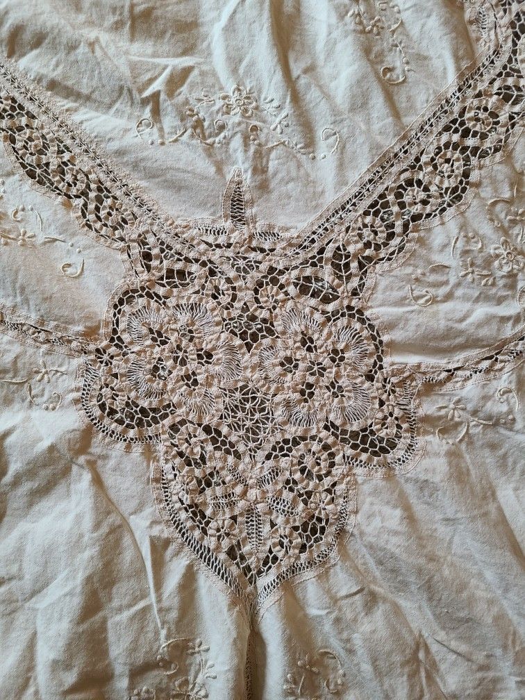 Beautiful Vintage Table Cloth