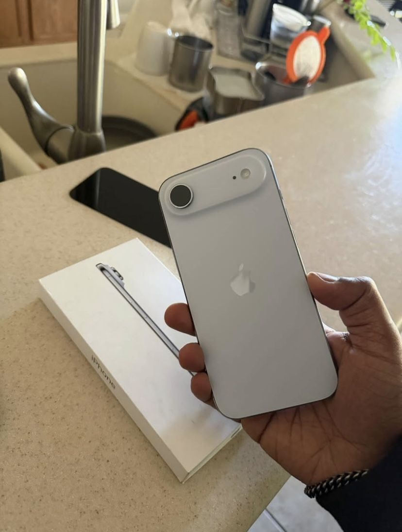 iPhone Air 256 Cloud White TMOBILE Metro