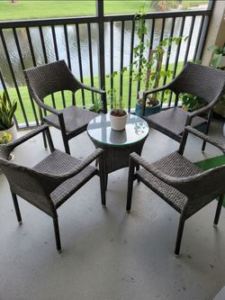 5-Piece Outdoor Wicker Patio / Balcony Bistro Set – Excellent Condition!