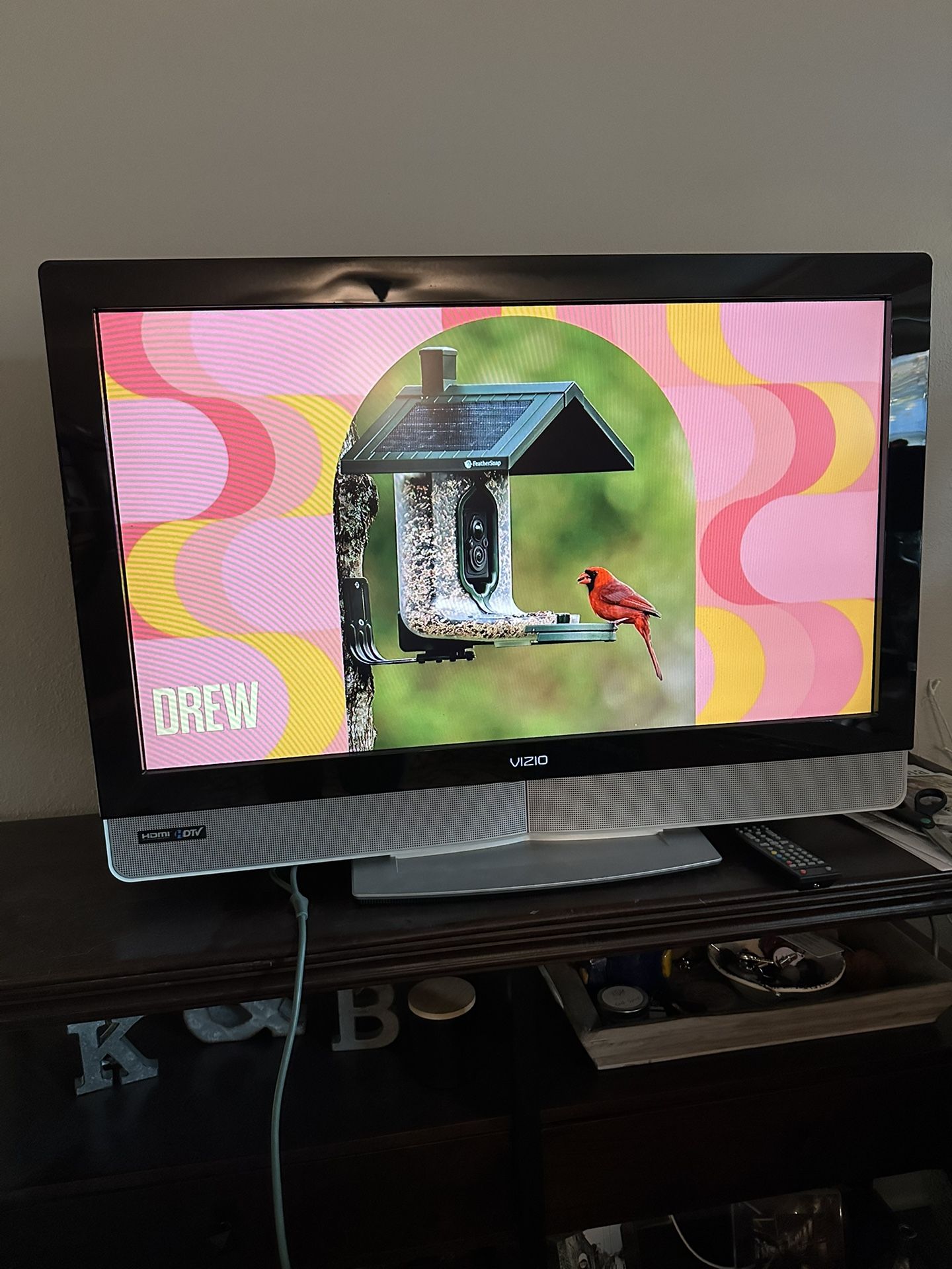 32” Inch Tv With Remote, Great For Sports/gaming, Picture Is Perfect!