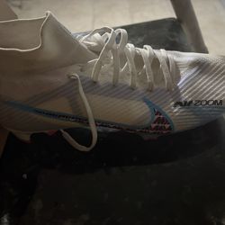Soccer shoes