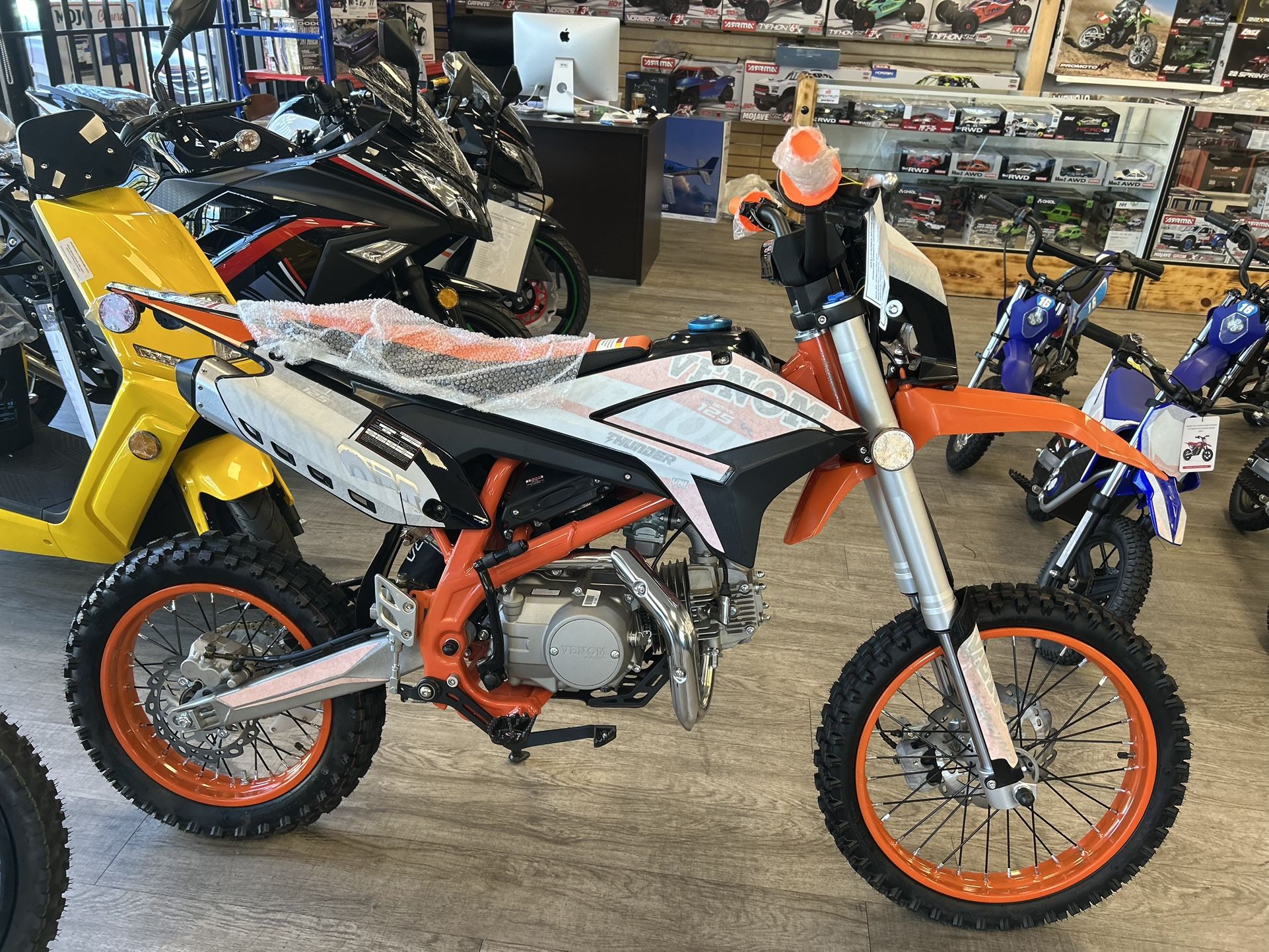 Venom Thunder 125CC 4 Speed Dirt Bike