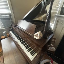 Everett Baby Grand Piano 