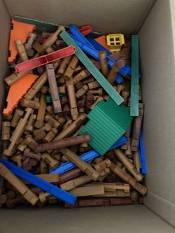 Box of Lincoln Logs